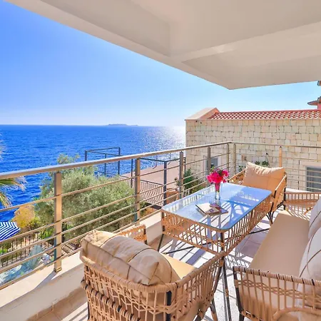 Panaroma Meis Suits Kaş