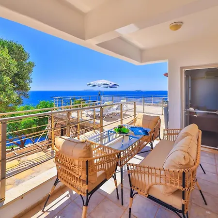 Panaroma Meis Suits Kaş