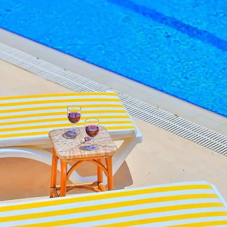 Дом отдыха Panaroma Meis Suits